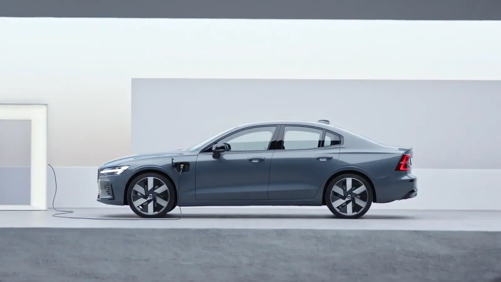 VOLVO S60 CHARGING IN SCI-FI SETTING
