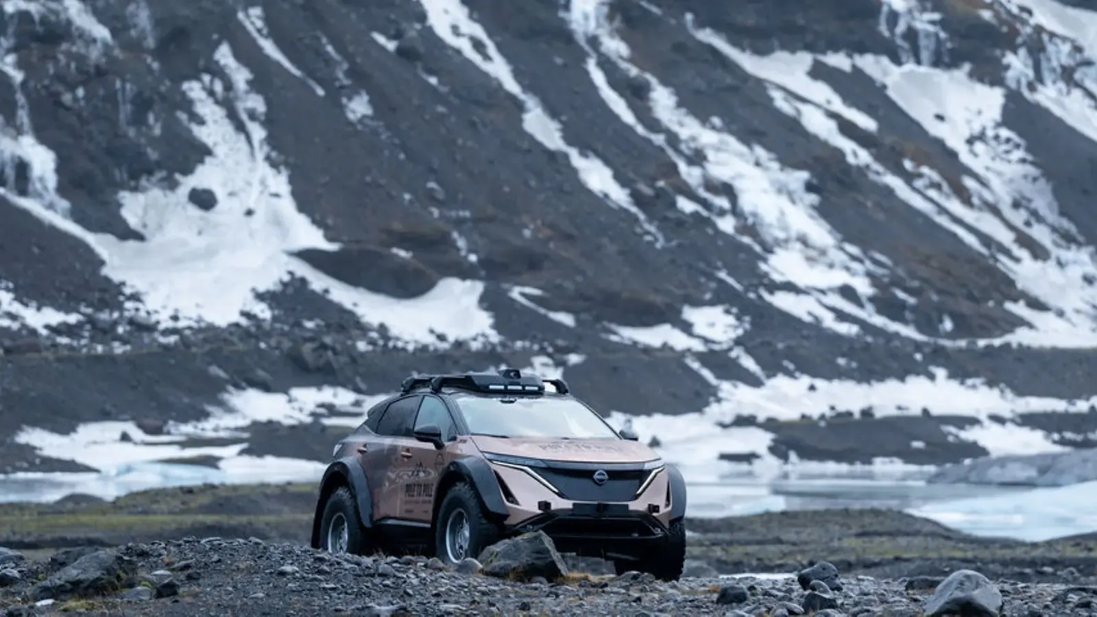 Nissan Ariya e-4orce driving in rocky and snowy enviroment. 