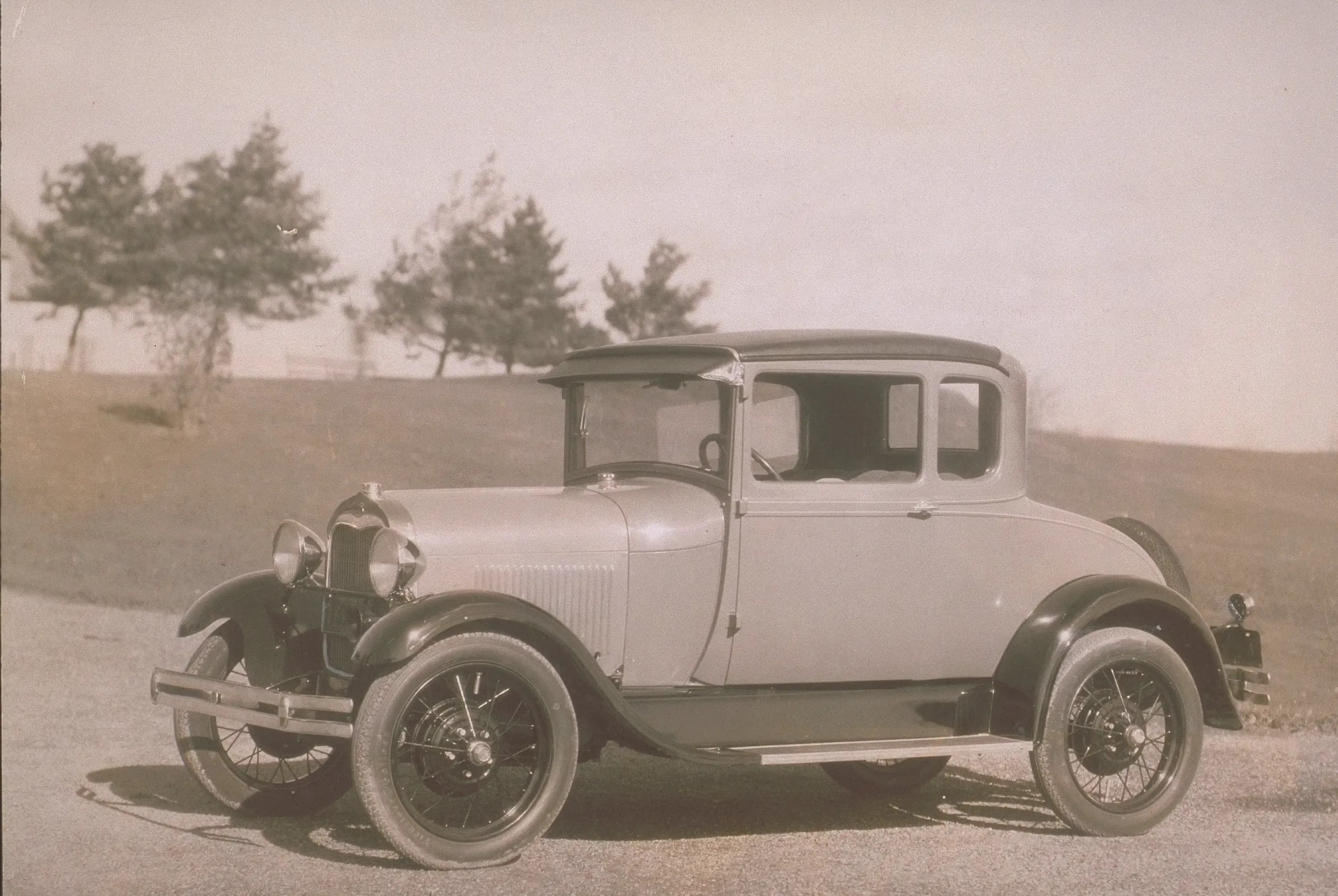 Old time vehicle