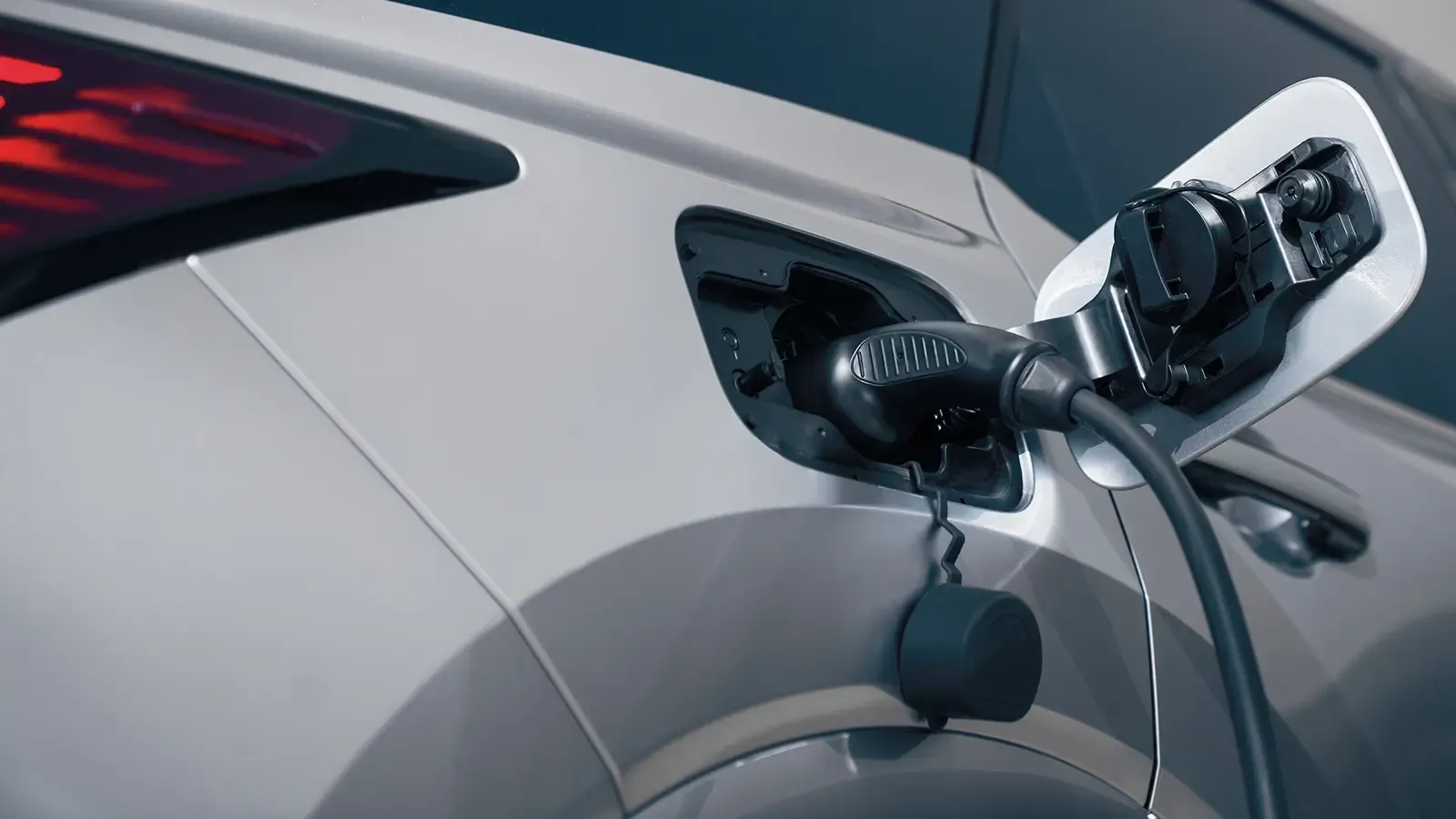 RX450h+ car charging