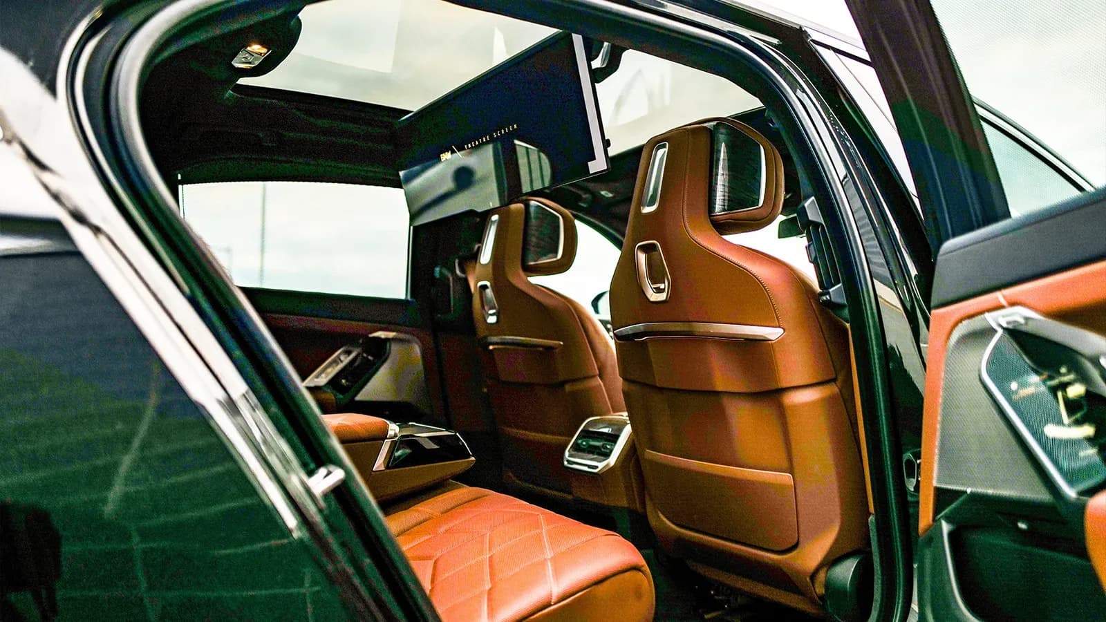 2024 BMW 750e interior