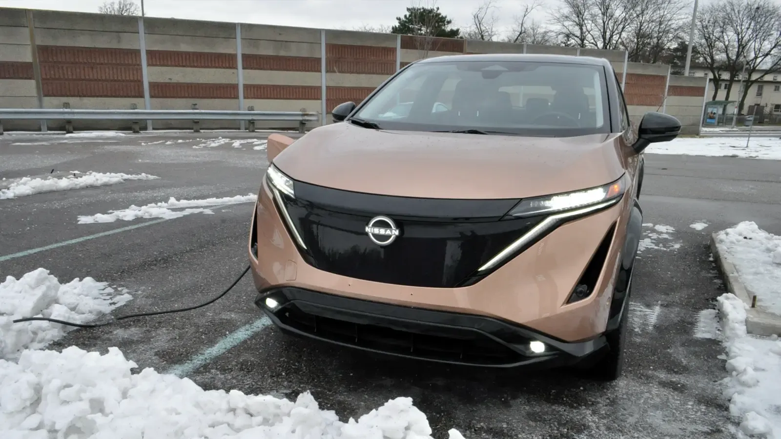 Nissan Ariya charging in the winter 