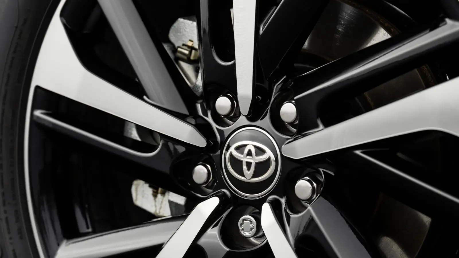 Toyota symbol on wheel 