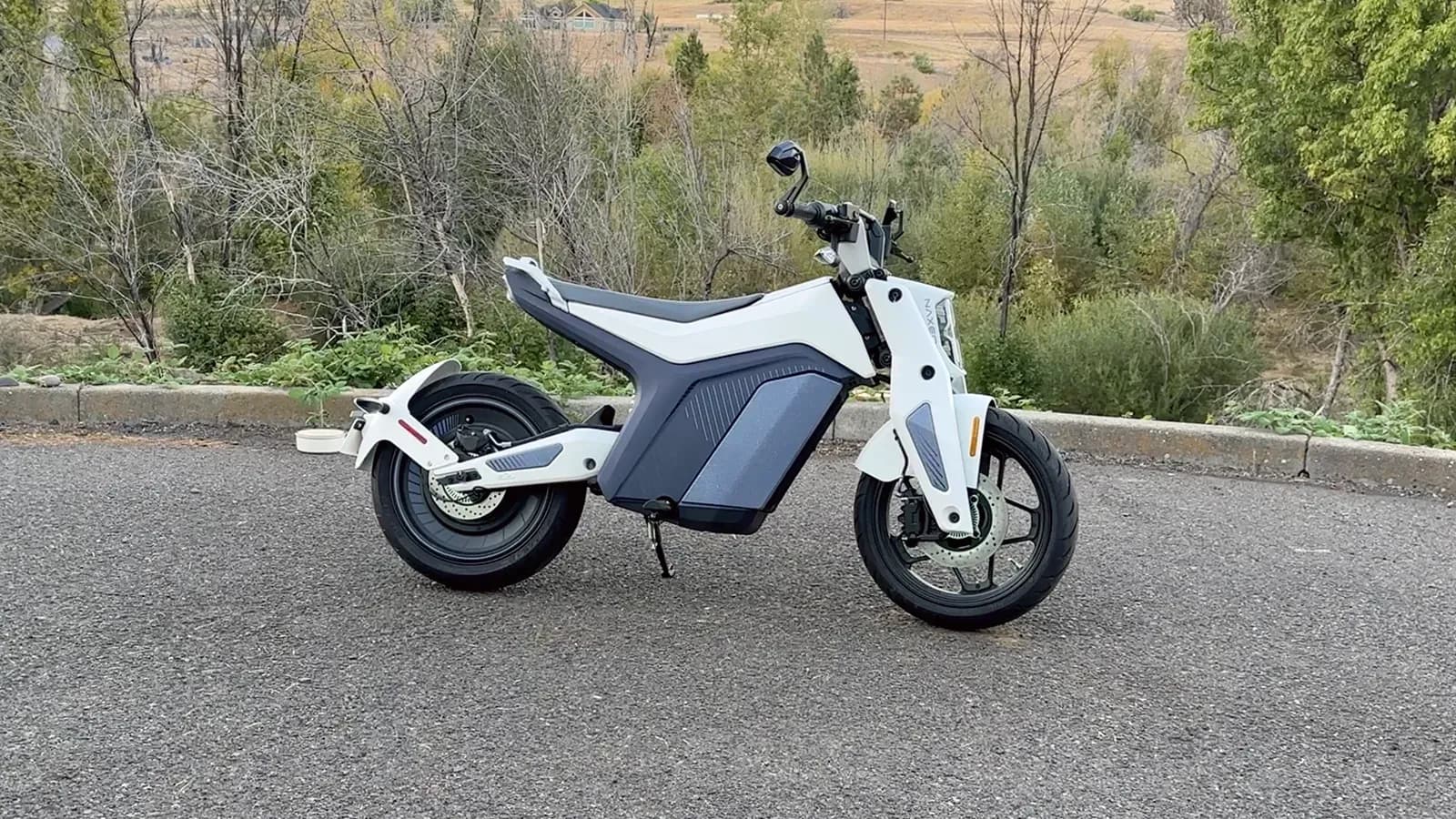 The Naxeon I AM e-Bike parked