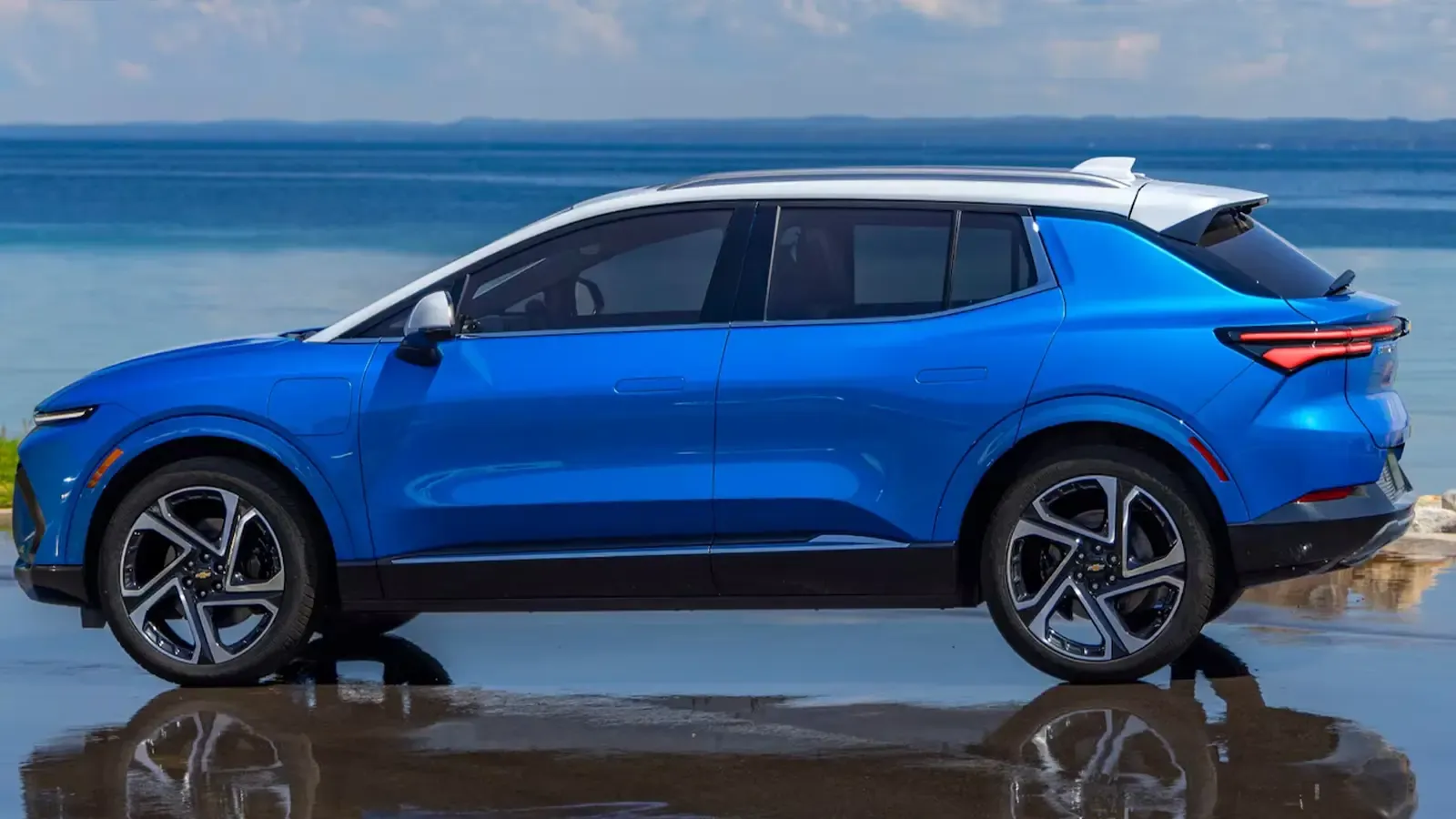 A blue 2025 Chevrolet Equinox