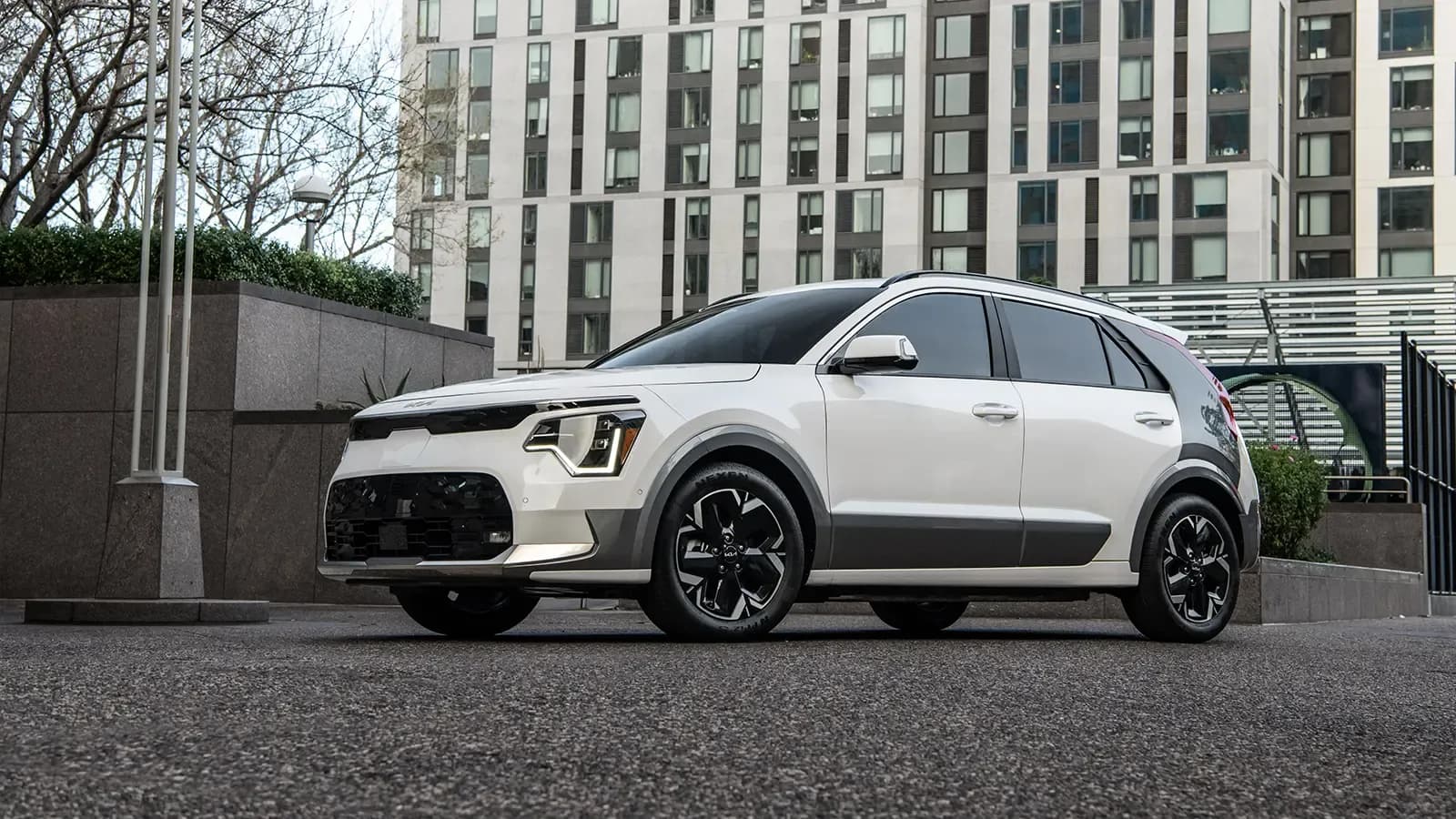 A white 2025 Kia Niro