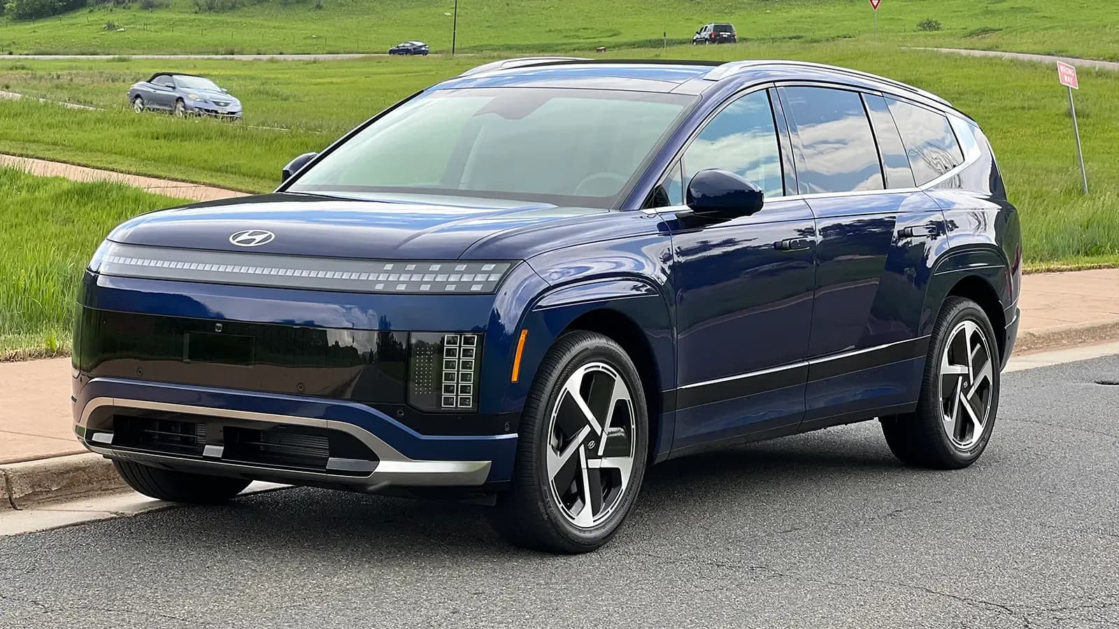 A blue 2025 Hyundai ioniq 9