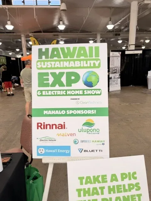 Señal interior para el Hawaii Sustainability Expo y el Electric Home Show con logotipos de patrocinadores.