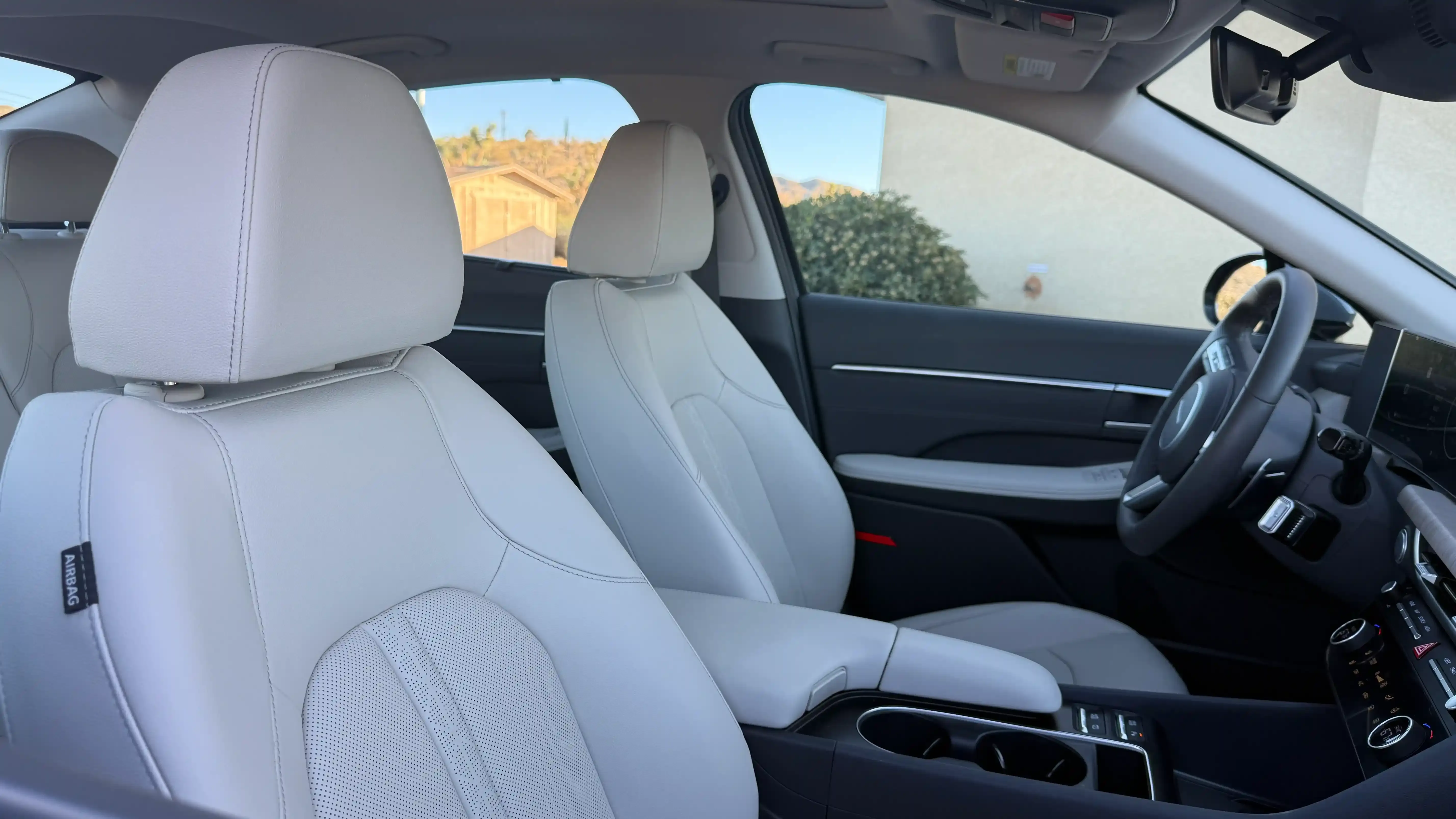 Front interior image of a Hyundai Sonata Hybrid