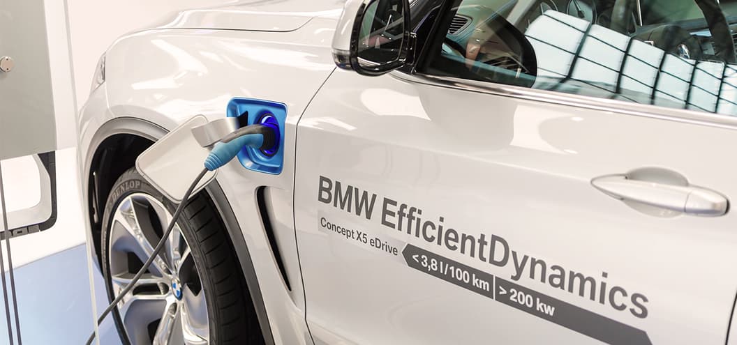 BMW X5 eDrive concept car charging