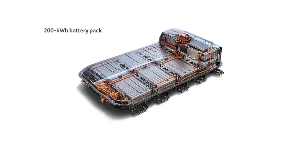 The 200-kWh battery pack of the Silverado EV