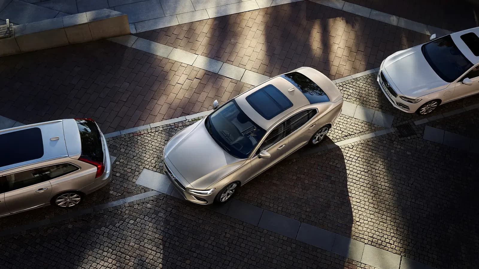 Volvo S60 Recharge parallel parking