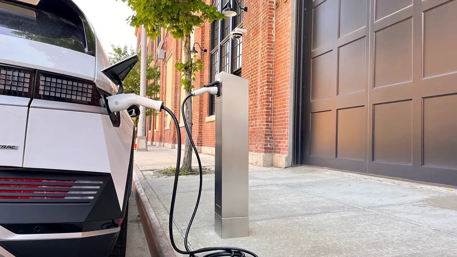 itselectric's curbside charger with fully detachable charging cord MVP.