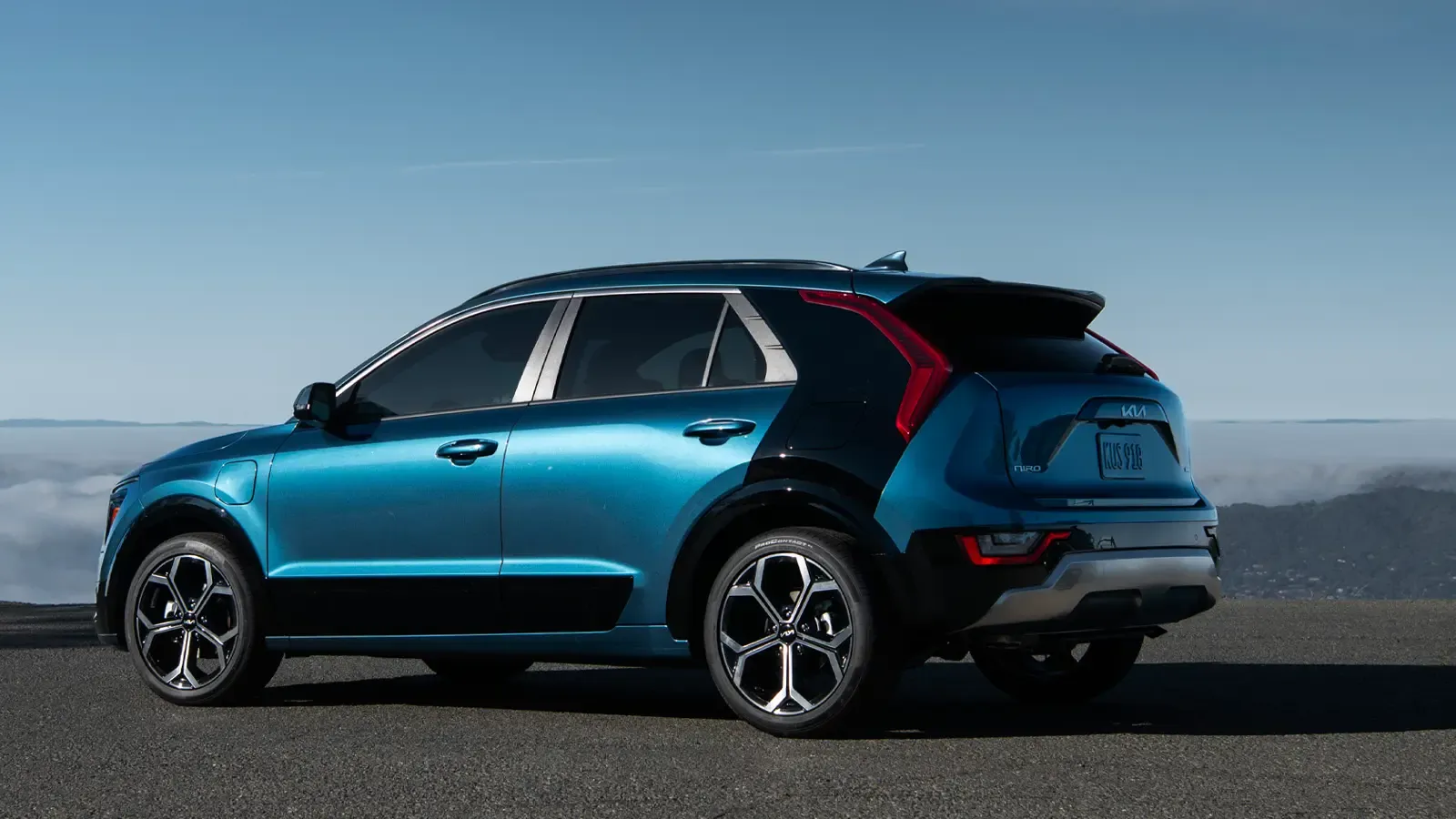 Kia Niro PHEV side profile view in blue