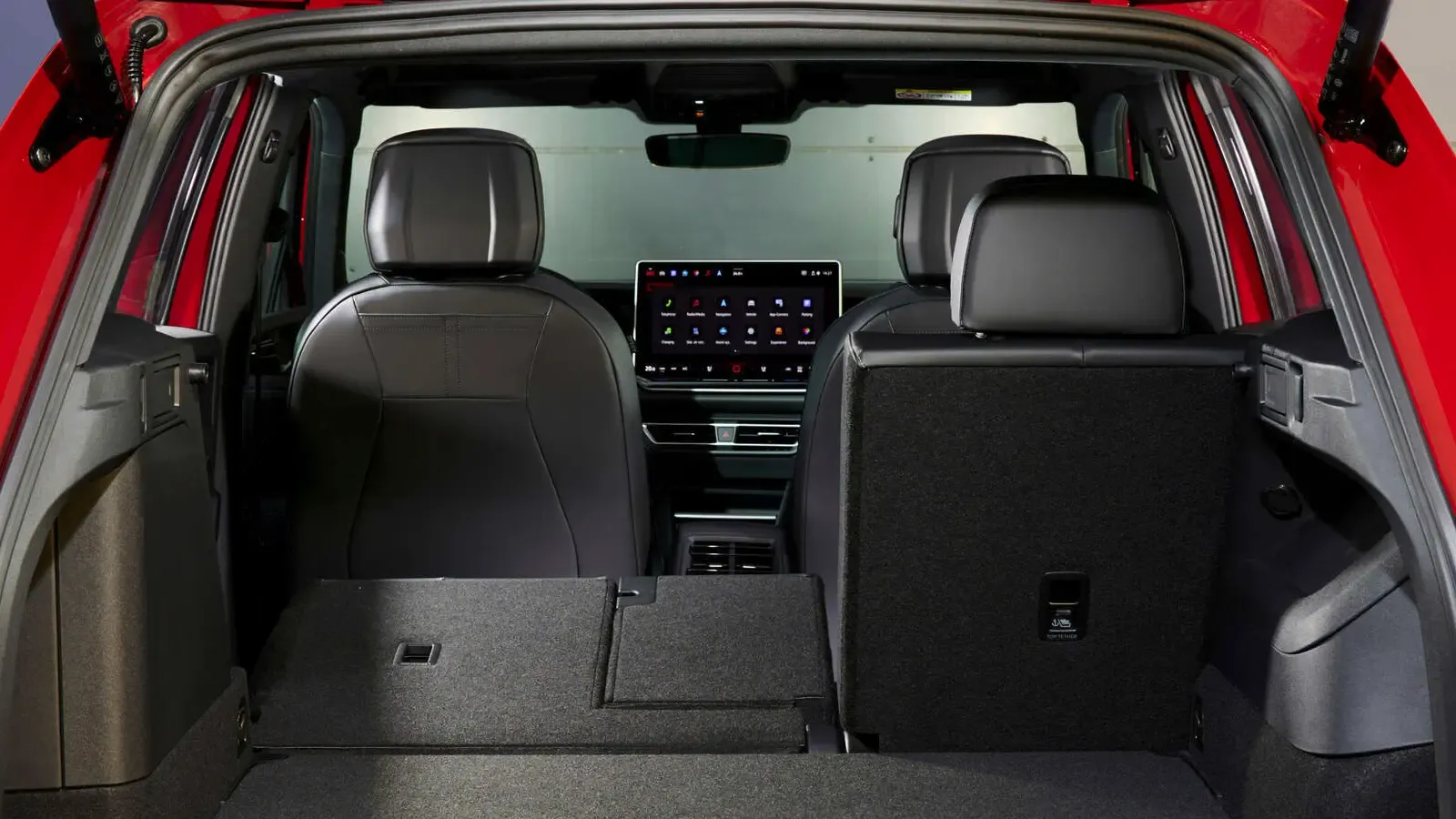 VW Tiguan trunk and interior view