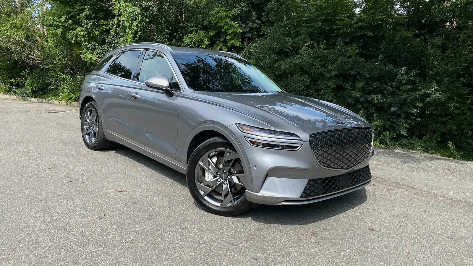Genesis E-GV70 exterior view