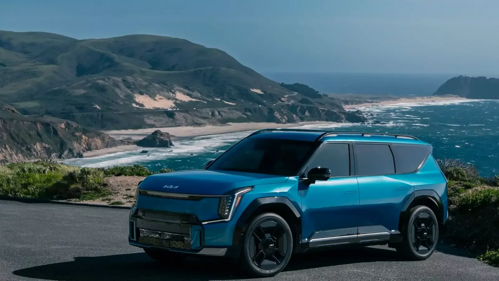 Kia EV9 Land e-AWD by the mountains