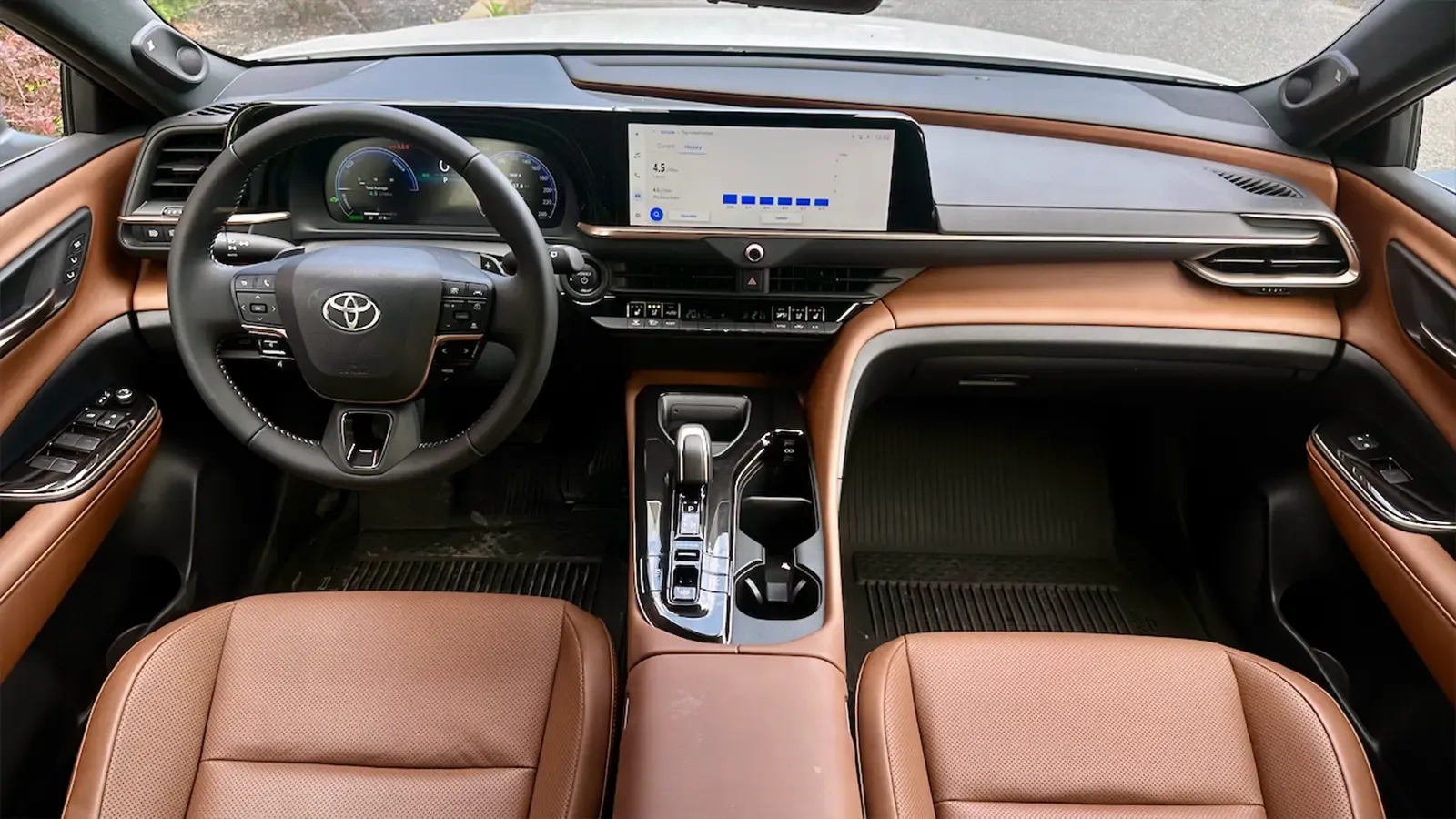 crown signia hybrid interior dashboard