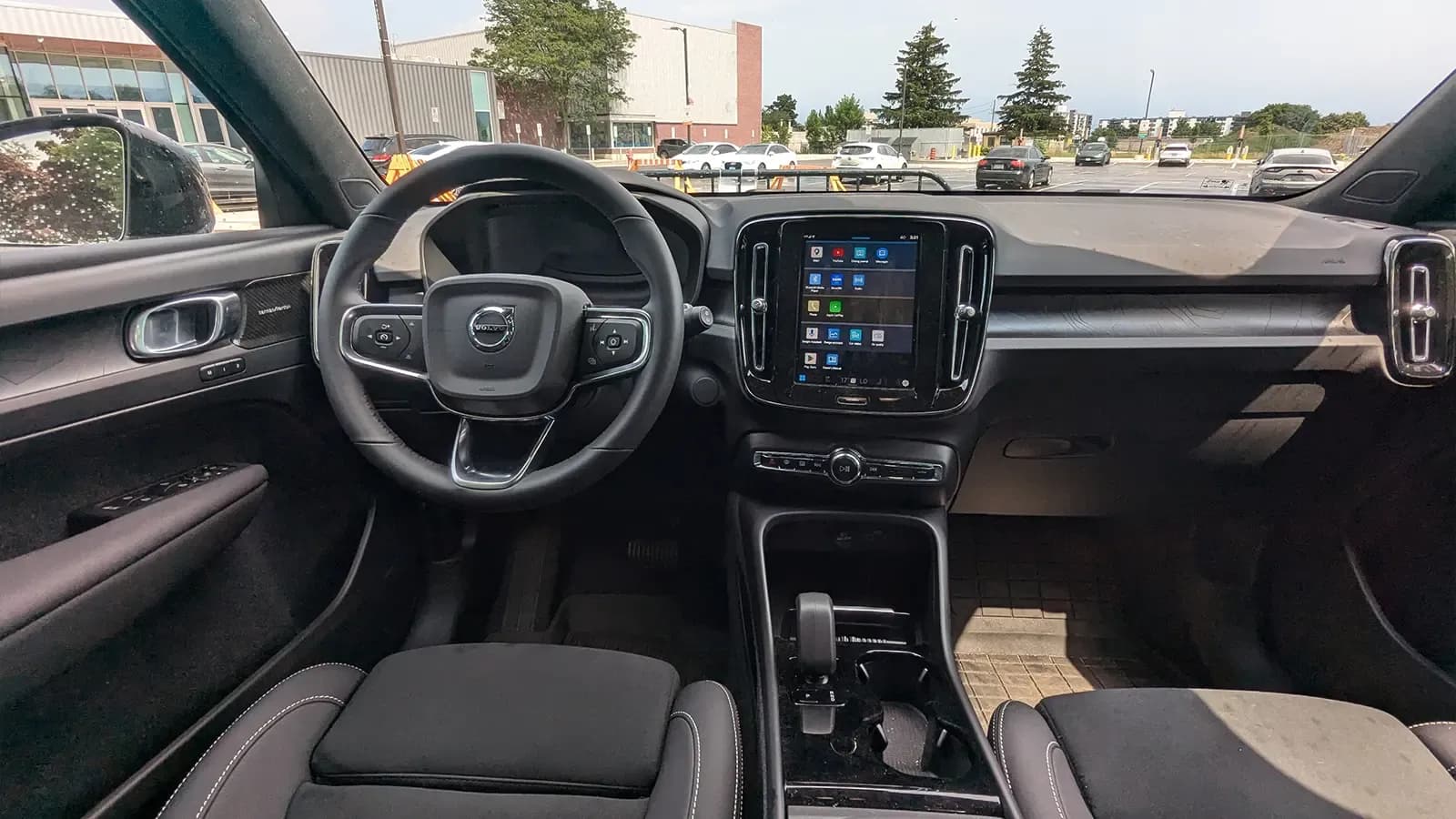 Volvo XC40 Recharge interior front
