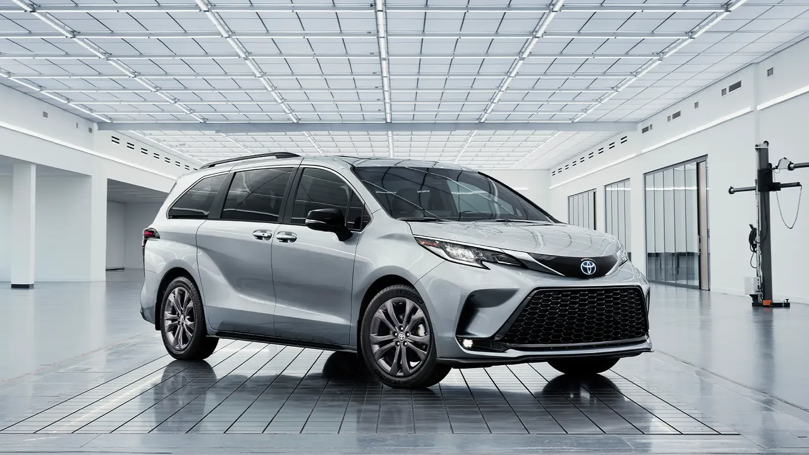 Toyota Sienna in Silver
