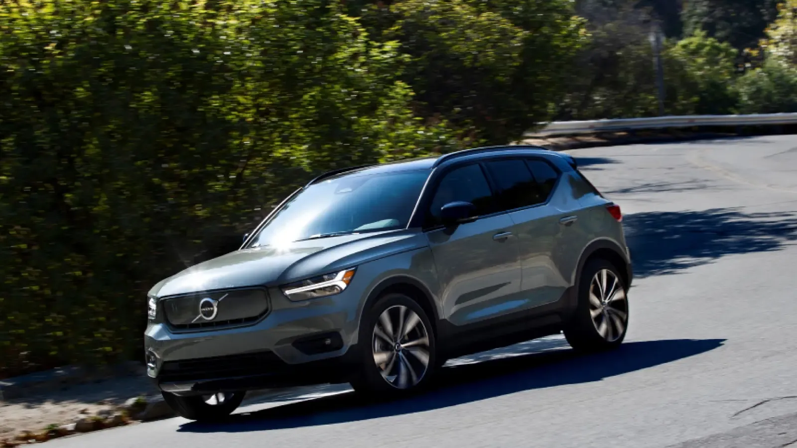 2021 Volvo XC40 Recharge Driving on a Curve