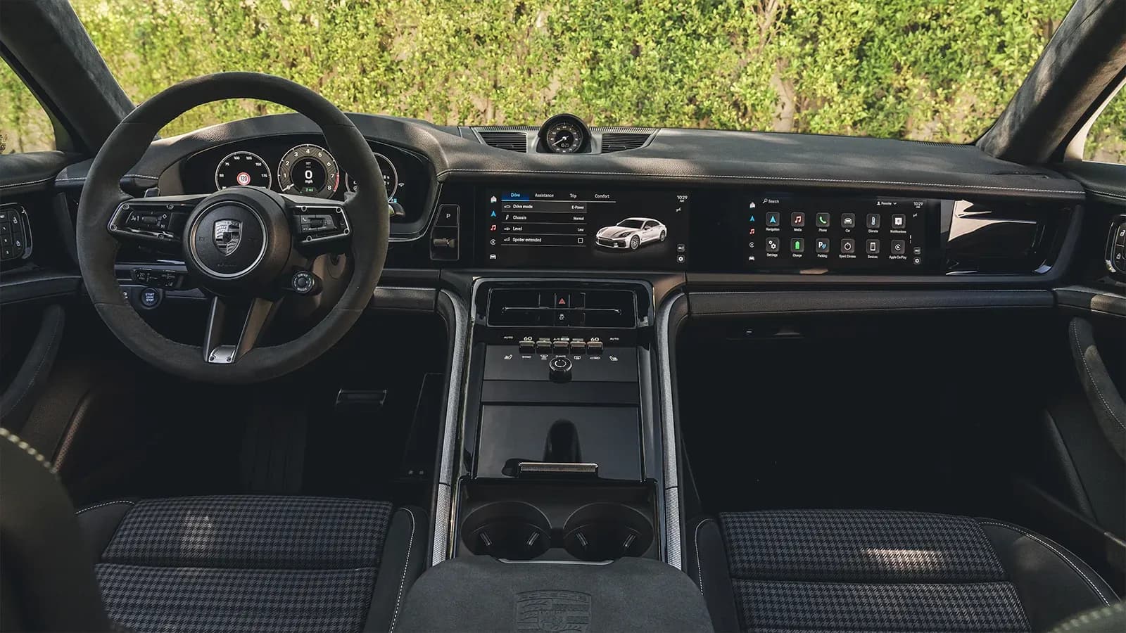 Porsche Panamera E-Hybrid front interior