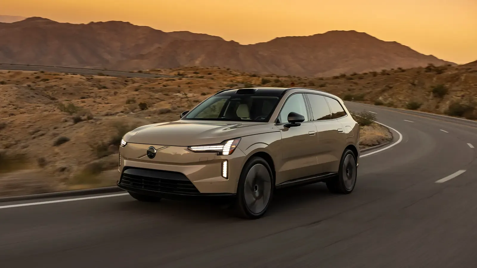 Volvo EX90 In Motion
