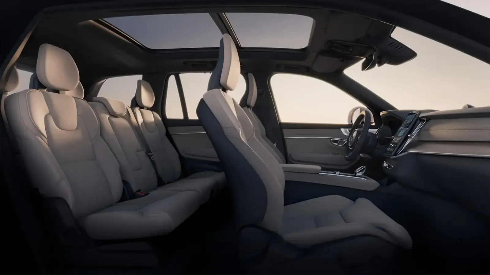 2025 Volvo XC90 Mild Hybrid drives interior