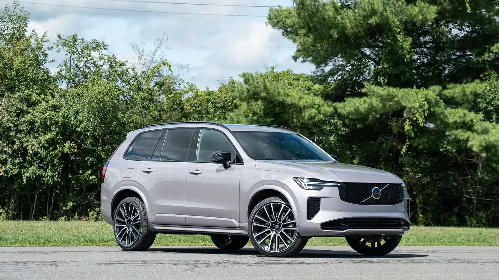 A silver 2026 XC90 B6 Ultra