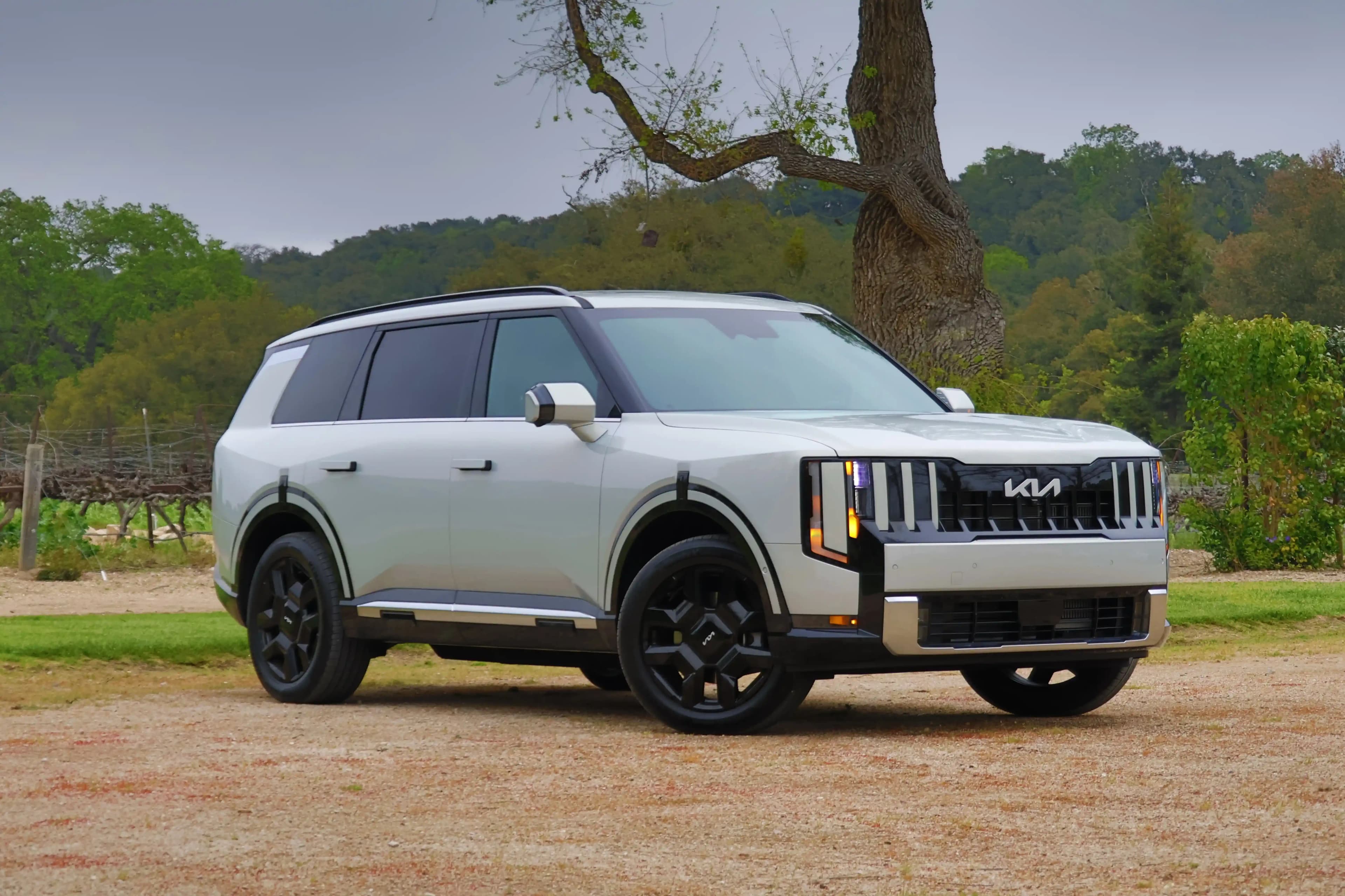 Front three-quarter view of a white Kia Telluride with a vertical-bar grille and stacked LED headlamps.